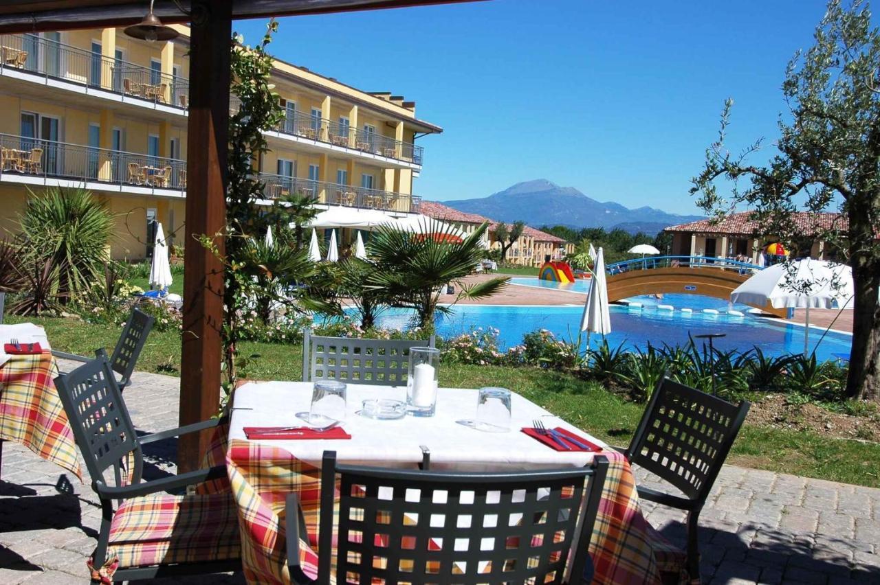 Camping Bella Italia In Peschiera Del Garda - Gardaseeアパートメント エクステリア 写真