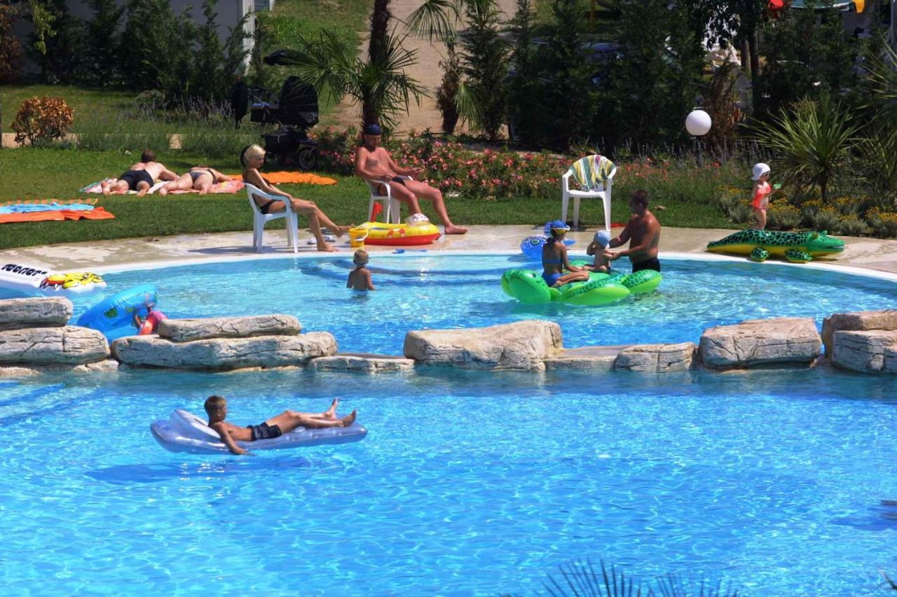 Camping Bella Italia In Peschiera Del Garda - Gardaseeアパートメント エクステリア 写真
