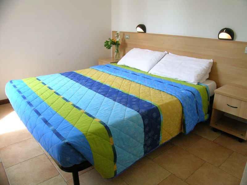 Camping Bella Italia In Peschiera Del Garda - Gardaseeアパートメント エクステリア 写真